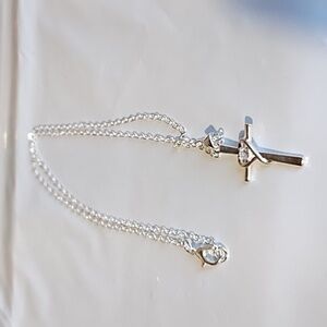 Dazzling Silver plated Cross Pendant Necklace With Faux Diamonds. NWOT.